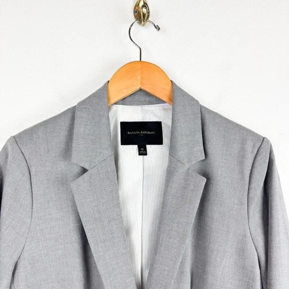 Banana Republic Women’s Light Gray Blazer Sz 12 - Picture 4 of 9